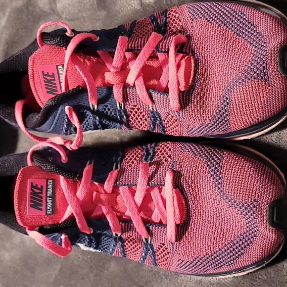 Ladies Nike FlyKnit Trainers - Picture 2 of 4